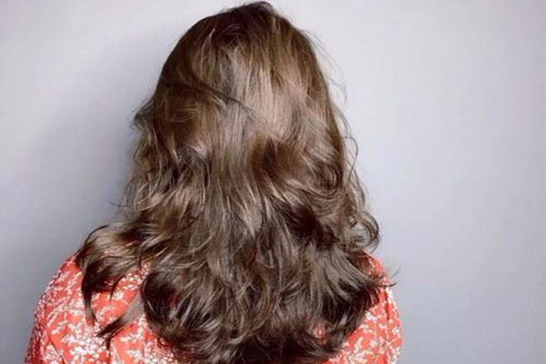 剛燙完頭發(fā)要注意什么 剛燙完頭發(fā)的注意事項(xiàng) 剛燙完頭發(fā)要注意什么 剛燙完頭發(fā)的注意事項(xiàng)