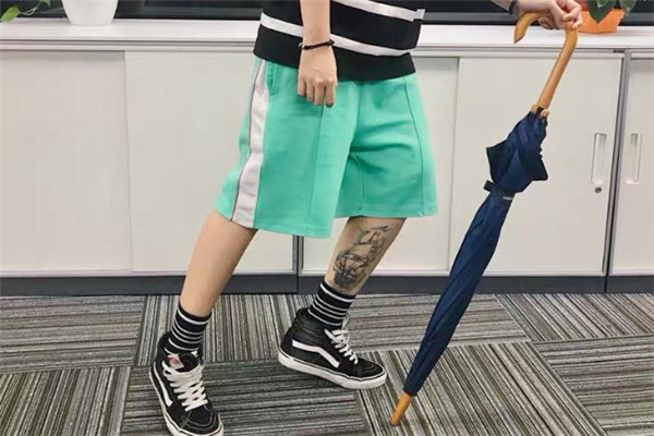 高幫vans配什么褲子好看 高幫vans怎么搭配褲子 高幫vans配什么褲子好看 高幫vans怎么搭配褲子