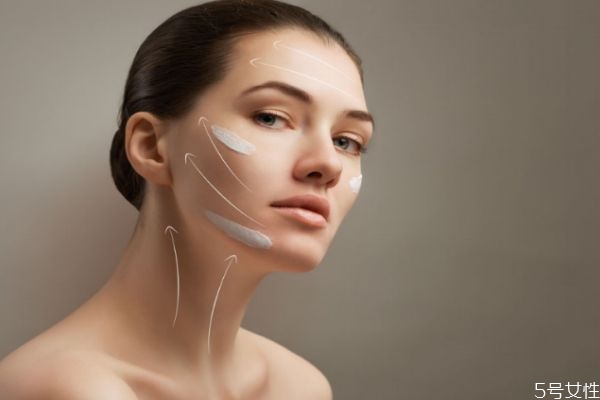 臉上的毛孔里有白色的臟東西怎么辦 去除毛孔里的臟東西 臉上的毛孔里有白色的臟東西怎么辦 去除毛孔里的臟東西