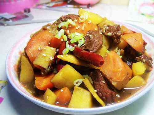 土豆燒牛肉怎么做好吃 土豆燒牛肉的做法 土豆燒牛肉怎么做好吃 土豆燒牛肉的做法