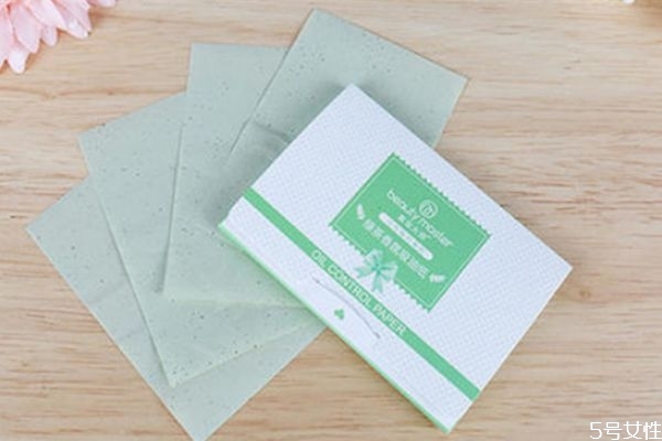 用紙巾吸油好還是用吸油紙好 吸油紙原理 用紙巾吸油好還是用吸油紙好 吸油紙原理