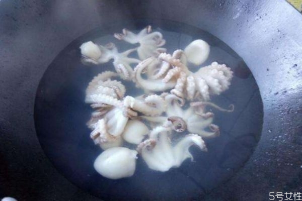 八爪魚煮多久會熟 八爪魚要煮多久 八爪魚煮多久會熟 八爪魚要煮多久