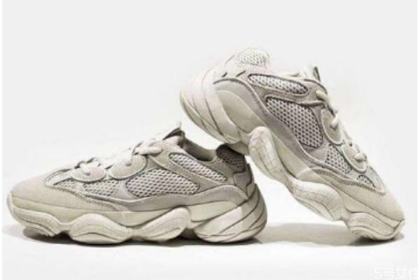 老爹鞋應(yīng)該怎么搭配褲子 老爹鞋搭配褲子的方法 老爹鞋應(yīng)該怎么搭配褲子 老爹鞋搭配褲子的方法