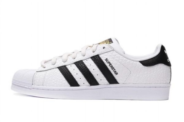 阿迪達斯三葉草和三條的區(qū)別 三葉草和三條的不同 阿迪達斯三葉草和三條的區(qū)別 三葉草和三條的不同