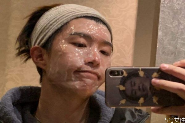 泥膜應(yīng)該厚敷還是薄敷 敷泥膜應(yīng)該多厚 泥膜應(yīng)該厚敷還是薄敷 敷泥膜應(yīng)該多厚