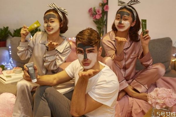 泥膜應(yīng)該厚敷還是薄敷 敷泥膜應(yīng)該多厚 泥膜應(yīng)該厚敷還是薄敷 敷泥膜應(yīng)該多厚