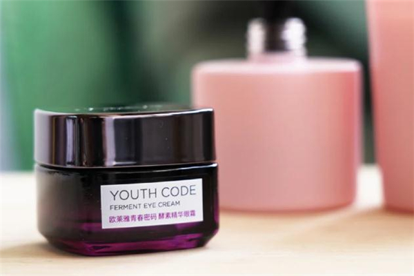 歐萊雅充電眼霜好用嗎 歐萊雅充電眼霜適合什么年齡 歐萊雅充電眼霜好用嗎 歐萊雅充電眼霜適合什么年齡