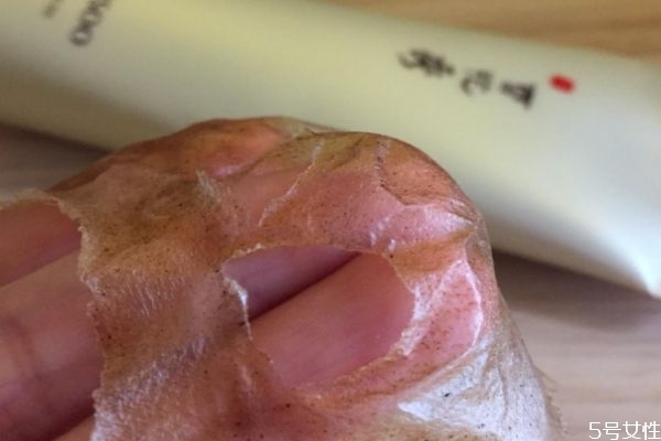 使用撕拉面膜的壞處 為什么不能經(jīng)常用撕拉面膜 使用撕拉面膜的壞處 為什么不能經(jīng)常用撕拉面膜