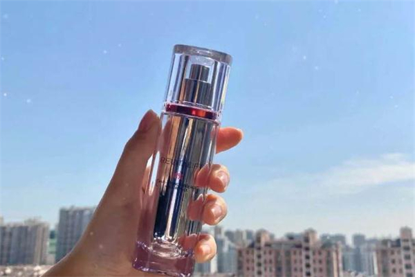 歐萊雅逆時瓶精華使用方法 歐萊雅逆時瓶精華白天能用嗎 歐萊雅逆時瓶精華使用方法 歐萊雅逆時瓶精華白天能用嗎