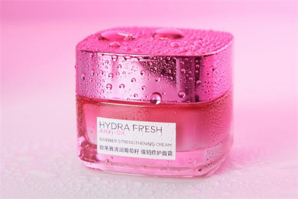 歐萊雅水繃帶面霜成分 歐萊雅水繃帶面霜適合什么年齡 歐萊雅水繃帶面霜成分 歐萊雅水繃帶面霜適合什么年齡