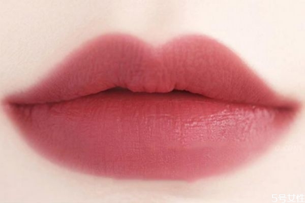 霧面口紅和鏡面口紅哪個(gè)好用 分別適合不同人群 霧面口紅和鏡面口紅哪個(gè)好用 分別適合不同人群