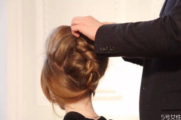 熱燙和冷燙哪個保持的時(shí)間長 冷燙熱燙哪個傷頭發(fā) 熱燙和冷燙哪個保持的時(shí)間長 冷燙熱燙哪個傷頭發(fā)