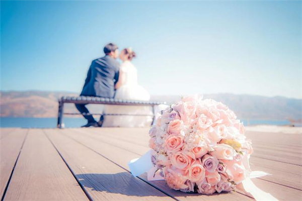 男人愛上一個人的眼神是什么樣的 男人對女人有好感的眼神 男人愛上一個人的眼神是什么樣的 男人對女人有好感的眼神