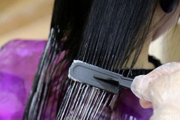 染頭發(fā)影響新長(zhǎng)出來的頭發(fā)嗎 染了頭發(fā)多久可以再染 染頭發(fā)影響新長(zhǎng)出來的頭發(fā)嗎 染了頭發(fā)多久可以再染