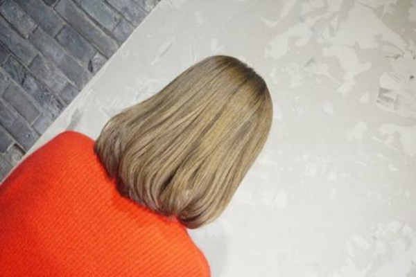 亞麻金好看嗎 亞麻金褪色是什么顏色 亞麻金好看嗎 亞麻金褪色是什么顏色