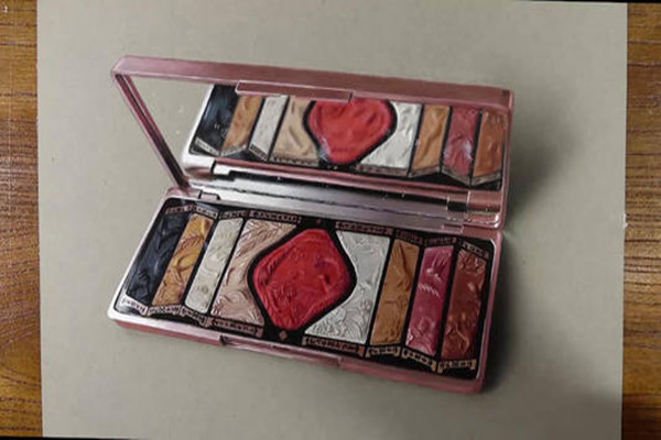 花西子百鳥朝鳳眼影盤好看嗎 花西子百鳥朝鳳眼影盤值得買嗎 花西子百鳥朝鳳眼影盤好看嗎 花西子百鳥朝鳳眼影盤值得買嗎