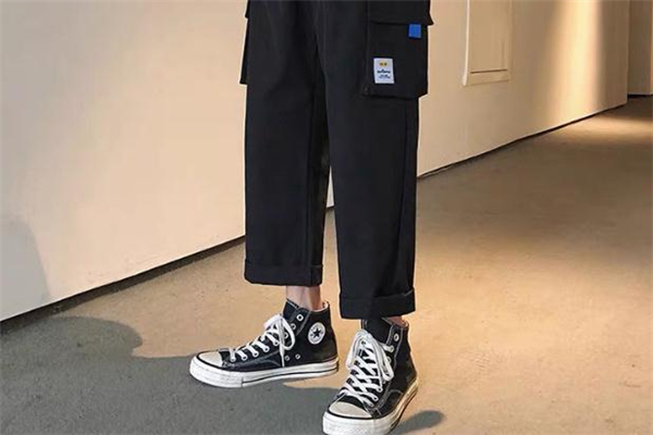 黑色褲子配什么顏色鞋子好看 黑色褲子搭配圖片 黑色褲子配什么顏色鞋子好看 黑色褲子搭配圖片