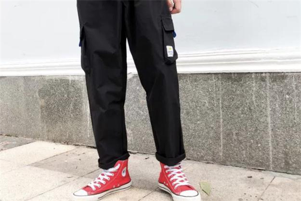 黑色褲子配什么顏色鞋子好看 黑色褲子搭配圖片 黑色褲子配什么顏色鞋子好看 黑色褲子搭配圖片