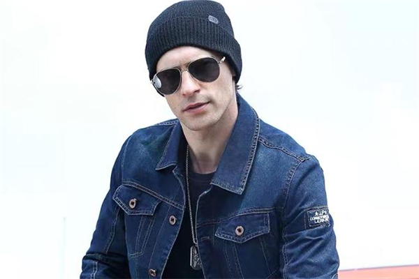 牛仔外套配什么帽子好看 牛仔外套搭配帽子圖片 牛仔外套配什么帽子好看 牛仔外套搭配帽子圖片