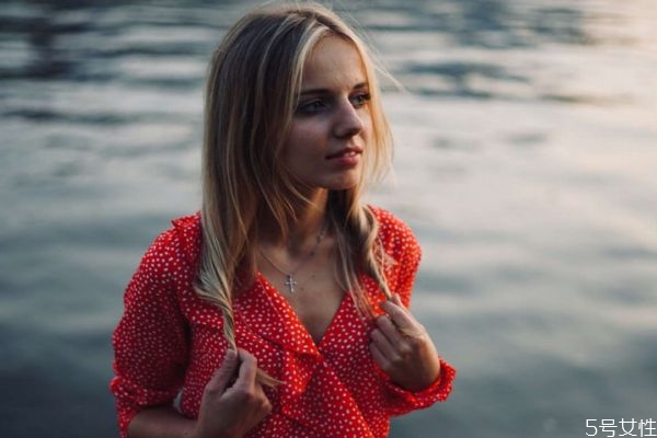 挽回老公應(yīng)該怎么發(fā)信息 怎么給老公發(fā)信息挽回愛情 挽回老公應(yīng)該怎么發(fā)信息 怎么給老公發(fā)信息挽回愛情