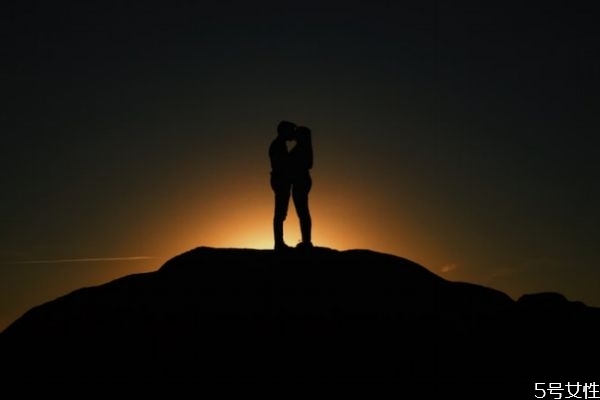 如何知道前妻想復婚 前妻給機會復婚的表現(xiàn) 如何知道前妻想復婚 前妻給機會復婚的表現(xiàn)