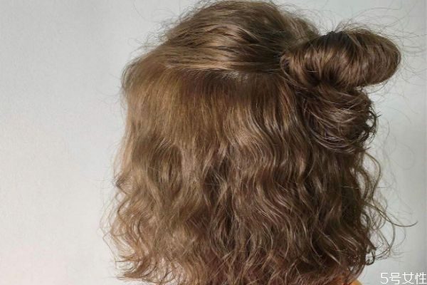 頭發(fā)短可以燙嗎 短發(fā)水波紋燙幾號(hào)好看 頭發(fā)短可以燙嗎 短發(fā)水波紋燙幾號(hào)好看