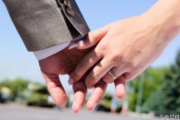 懷疑老公出軌怎么處理 懷疑老公出軌可以怎么辦 懷疑老公出軌怎么處理 懷疑老公出軌可以怎么辦