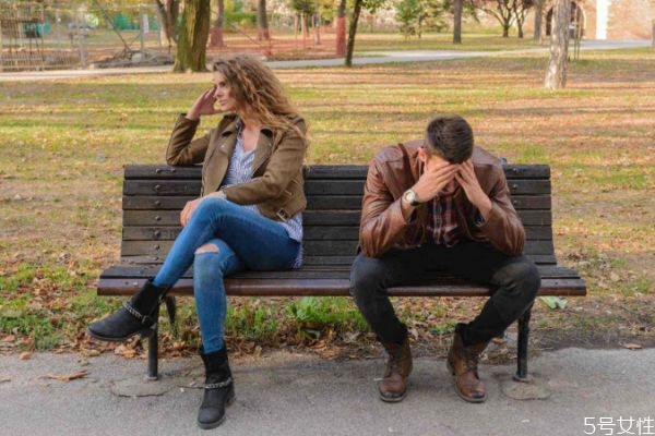 婚外情冷戰(zhàn)多久男人會想你 婚外情冷戰(zhàn)男人想你的表現(xiàn) 婚外情冷戰(zhàn)多久男人會想你 婚外情冷戰(zhàn)男人想你的表現(xiàn)