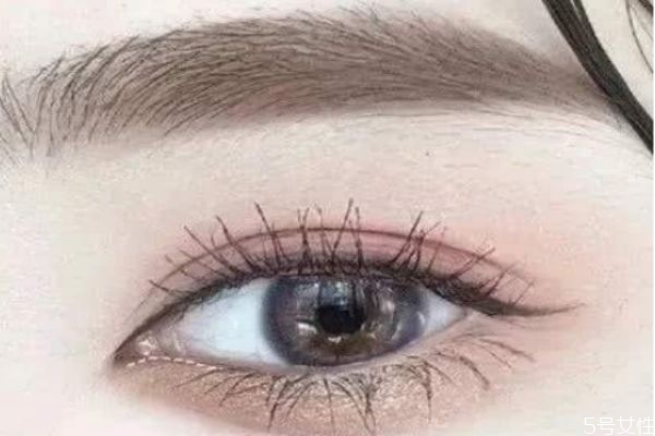 燙睫毛對(duì)睫毛有沒有損傷 燙睫毛會(huì)傷睫毛嗎