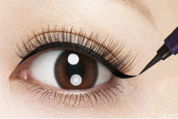 畫內(nèi)眼線會(huì)滲到眼睛里嗎 畫內(nèi)眼線對(duì)眼睛有傷害嗎