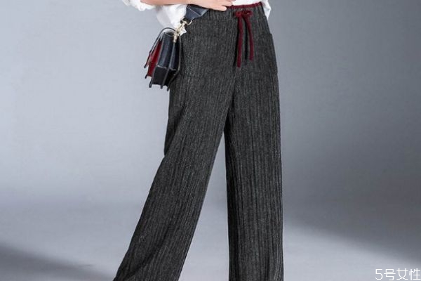 針織闊腿褲怎么搭配上衣 針織闊腿褲搭配服裝的方法 針織闊腿褲怎么搭配上衣 針織闊腿褲搭配服裝的方法