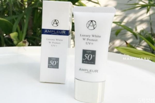 防曬前面要涂什么 防曬霜是用在隔離前還是隔離后 防曬前面要涂什么 防曬霜是用在隔離前還是隔離后