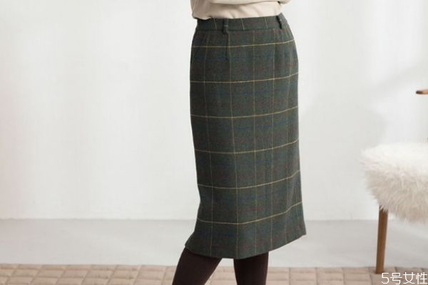 直筒裙配什么上衣好看 直筒裙的配搭方法 直筒裙配什么上衣好看 直筒裙的配搭方法