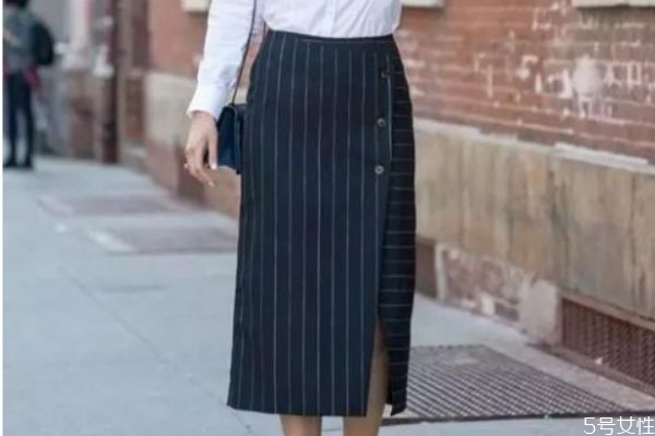 直筒裙配什么上衣好看 直筒裙的配搭方法 直筒裙配什么上衣好看 直筒裙的配搭方法