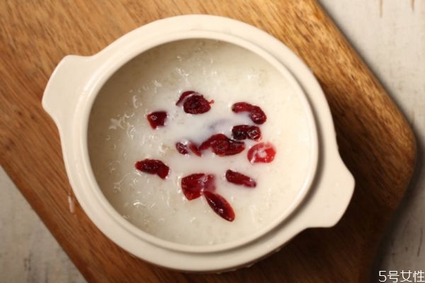 雪燕怎么吃好最好 雪燕最好的吃法 雪燕怎么吃好最好 雪燕最好的吃法