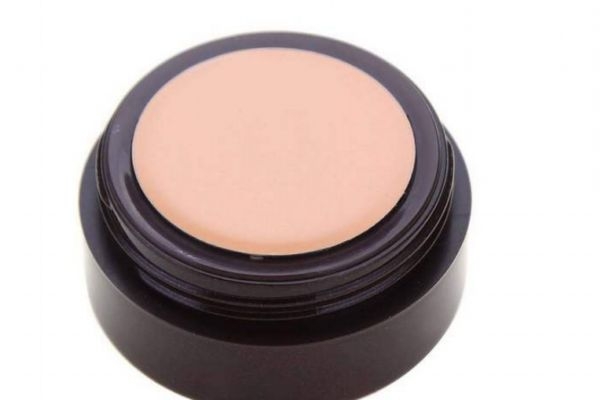 遮瑕膏粉底液一樣嗎 遮瑕膏和粉底的區(qū)別