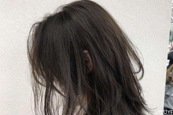 黑茶色和自然黑哪個(gè)好看 黑茶色和黑色的區(qū)別