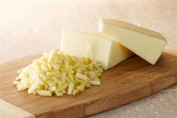 淡奶油打發(fā)成豆腐渣怎么補救 淡奶油要加糖打發(fā)嗎