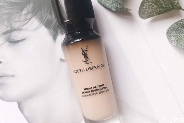 素顏霜和粉底哪個傷皮膚 素顏霜和粉底的區(qū)別 素顏霜和粉底哪個傷皮膚 素顏霜和粉底的區(qū)別