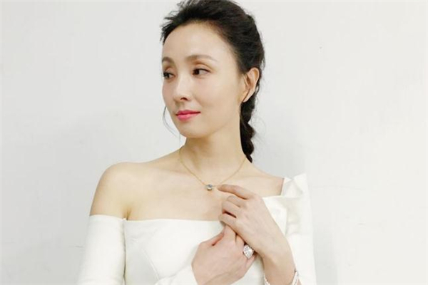 眼窩凹陷填充手術多少錢 眼窩凹陷填充手術價格 眼窩凹陷填充手術多少錢 眼窩凹陷填充手術價格