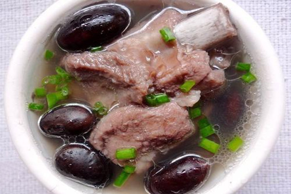 黑豆排骨湯怎么做好吃 黑豆排骨湯的做法 黑豆排骨湯怎么做好吃 黑豆排骨湯的做法