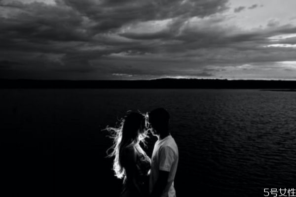 異地戀女朋友出軌細(xì)節(jié) 怎么樣判斷異地戀出軌 異地戀女朋友出軌細(xì)節(jié) 怎么樣判斷異地戀出軌