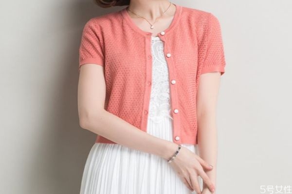 鏤空針織衫怎么搭配好看 鏤空針織衫的好看搭配 鏤空針織衫怎么搭配好看 鏤空針織衫的好看搭配