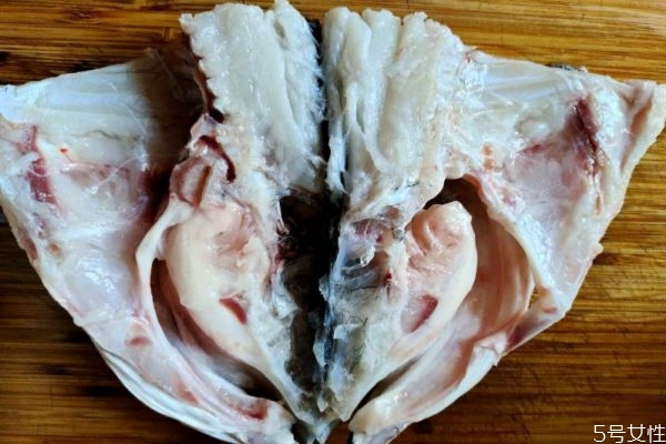 酸菜魚頭湯怎么做好吃 酸菜魚頭湯的美味做法 酸菜魚頭湯怎么做好吃 酸菜魚頭湯的美味做法