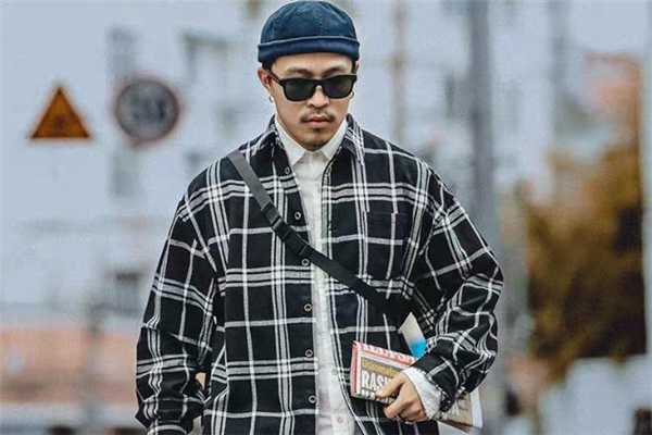 黑白格襯衫里面配什么衣服 黑白格襯衫配什么內(nèi)搭好看 黑白格襯衫里面配什么衣服 黑白格襯衫配什么內(nèi)搭好看