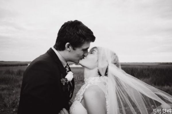 女人出軌有哪些表現(xiàn) 出軌女人有什么不同 女人出軌有哪些表現(xiàn) 出軌女人有什么不同