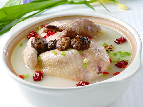 滋補(bǔ)雞湯怎么做 滋補(bǔ)雞湯的做法 滋補(bǔ)雞湯怎么做 滋補(bǔ)雞湯的做法