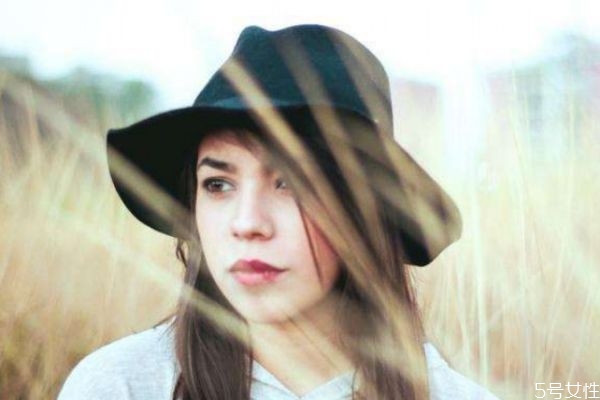 男人假裝愛你的表現(xiàn) 怎么分辨男人是不是真的愛你 男人假裝愛你的表現(xiàn) 怎么分辨男人是不是真的愛你