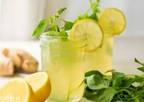 指甲油膠水怎么樣洗掉？在家卸甲油膠的4個(gè)步驟