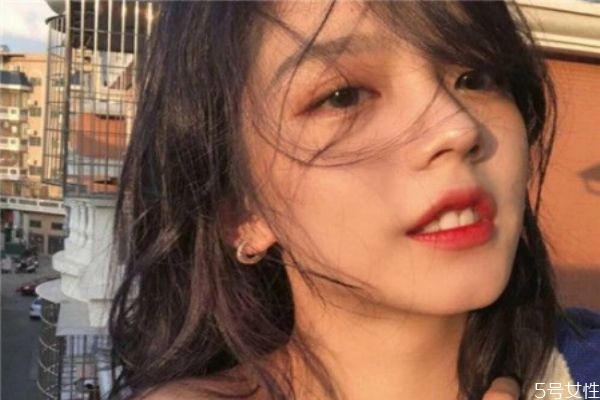 離子燙和柔順哪個好 一般做個離子燙需要多長時間 離子燙和柔順哪個好 一般做個離子燙需要多長時間